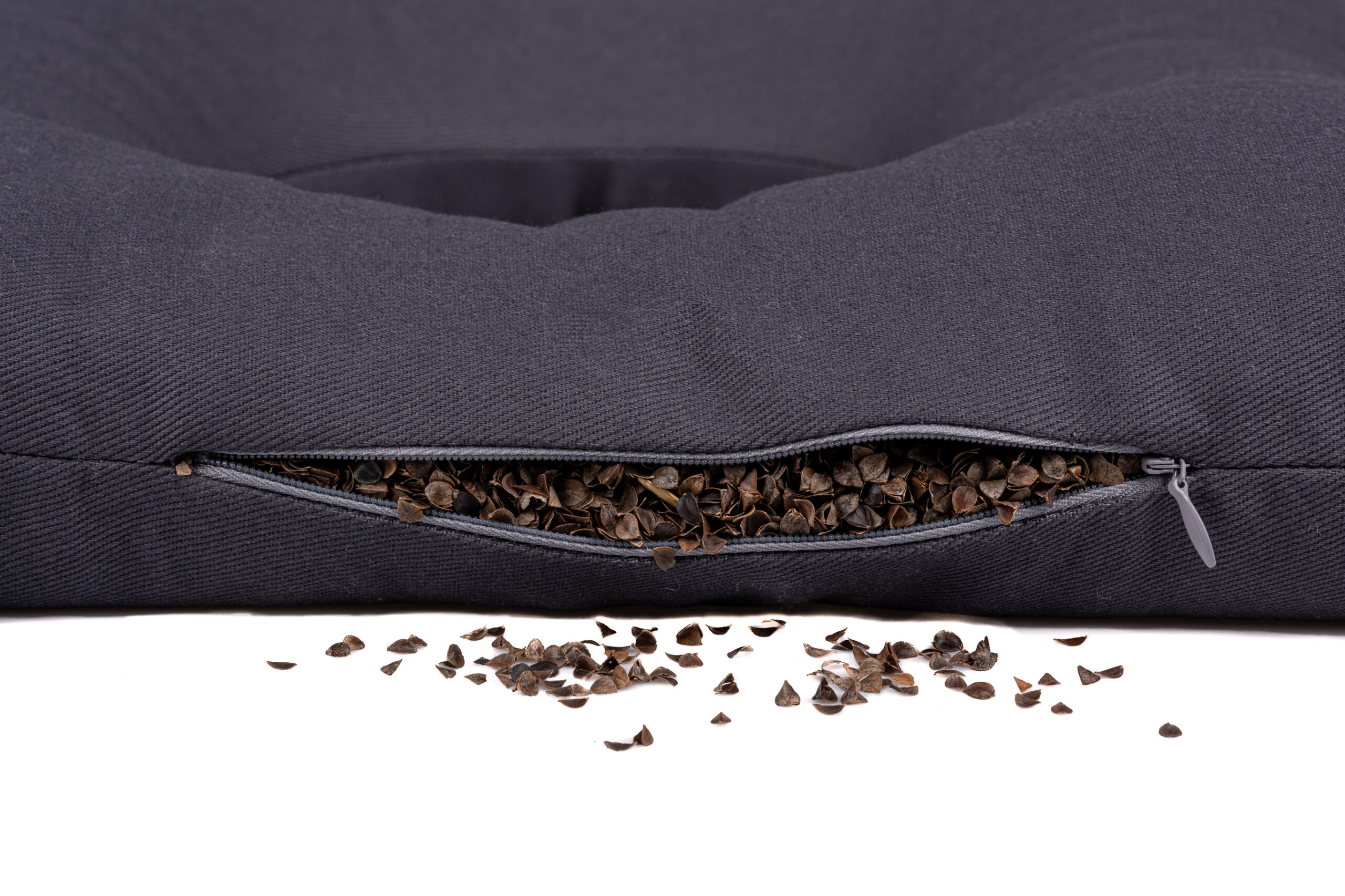 antar-at03022-anti-dekubitus-kissen-buchweizenschale-mit-loch image 3